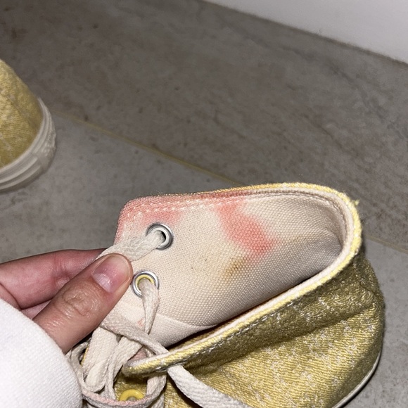 Yellow converse - Picture 4 of 6